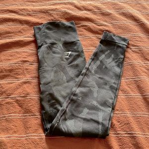 Gym shark leggings